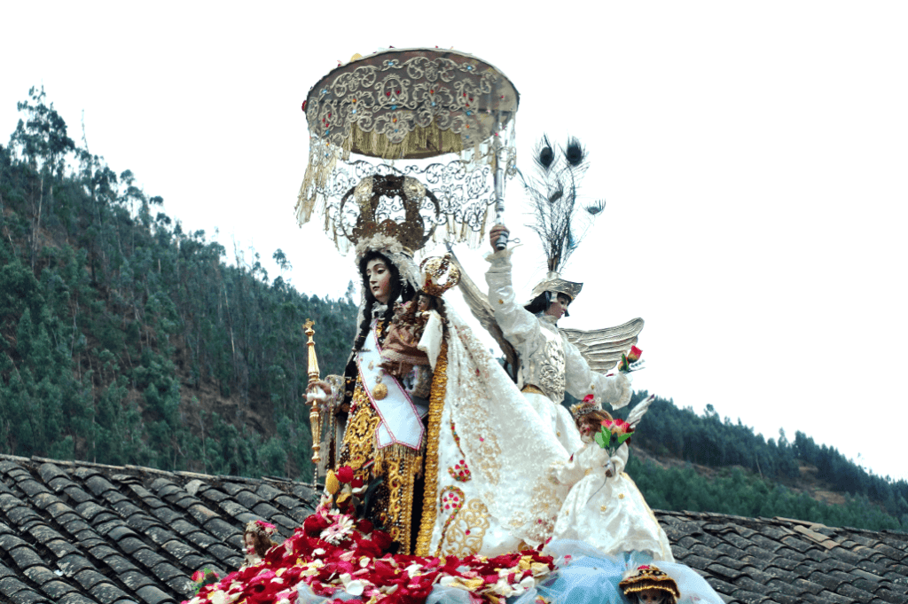 mamacha-carmen-procession