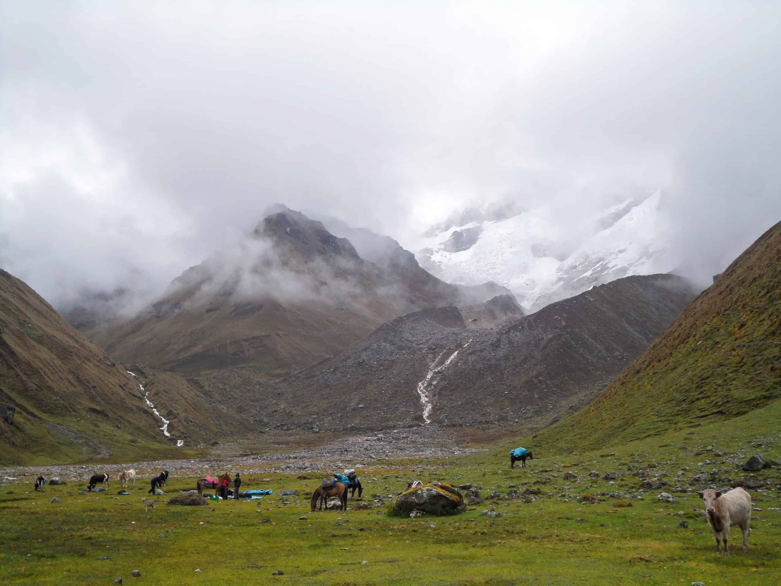 wet-season-trekking-ancascocha-trail