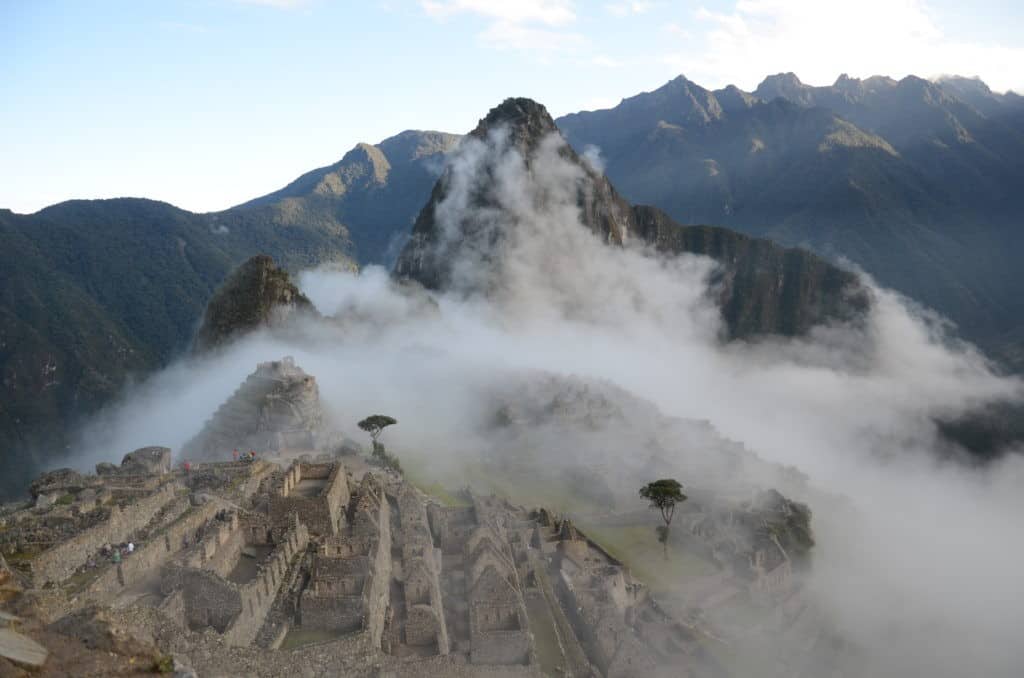 clouds-cover-machu-picchu