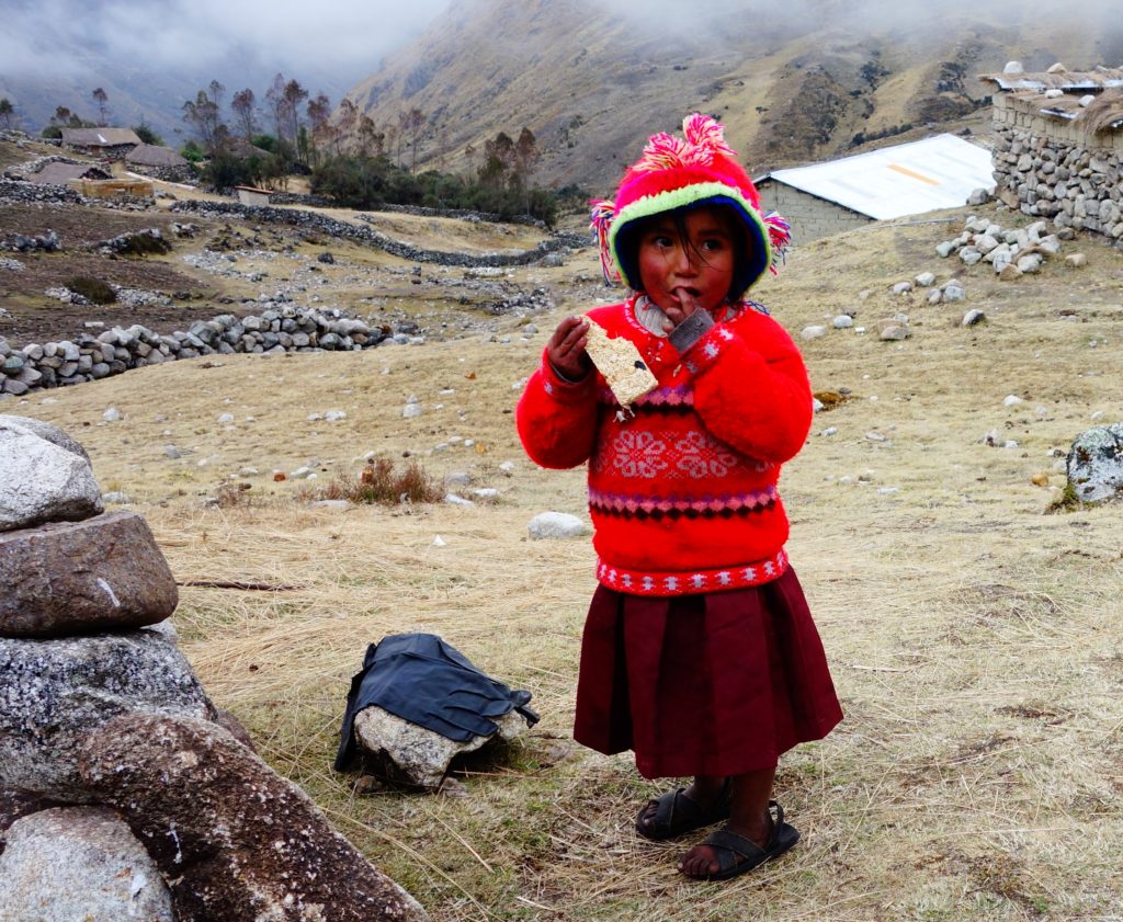 lares-trek-little-girl