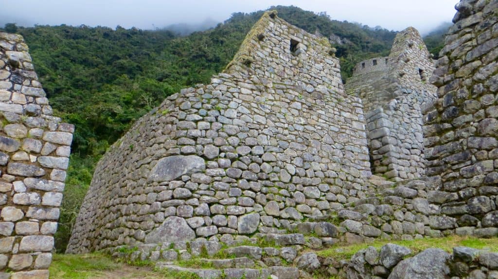 winay wayna ruins at inca trail