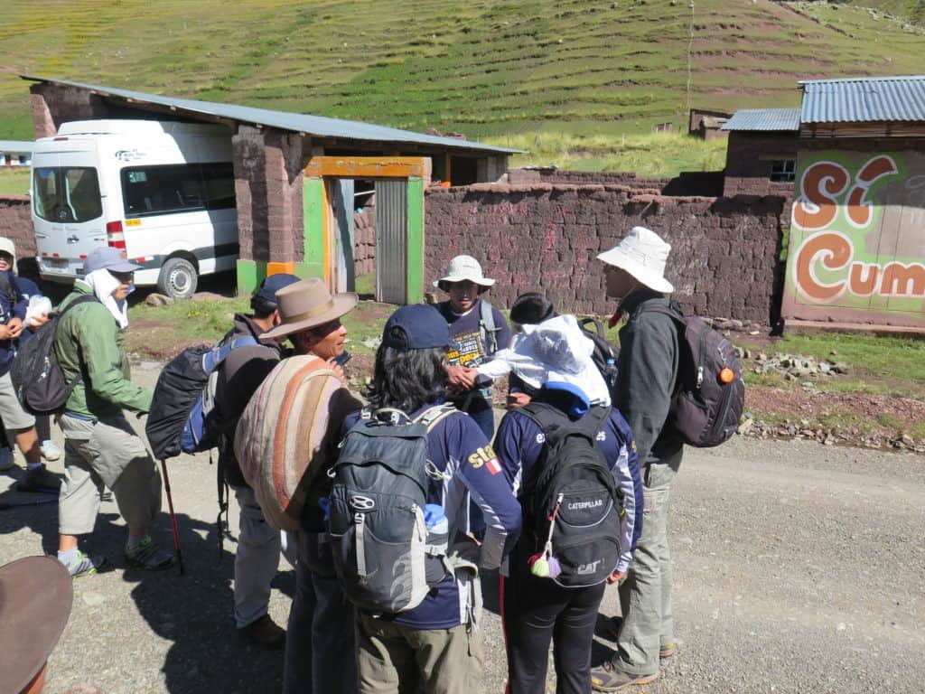 Apus-Peru-rainbow-mountain-hike