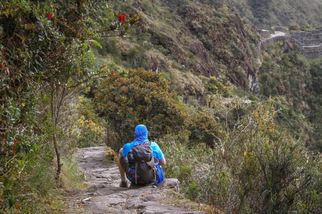 inca-trail-5d-trek-resting-on-the-trail