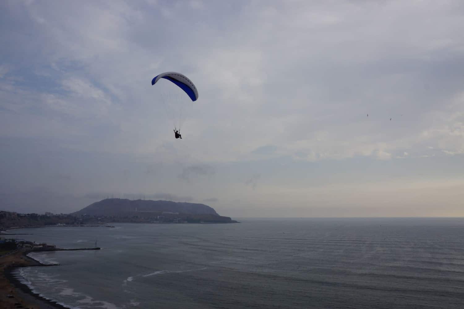 Lima malecon - Paraglider Lima