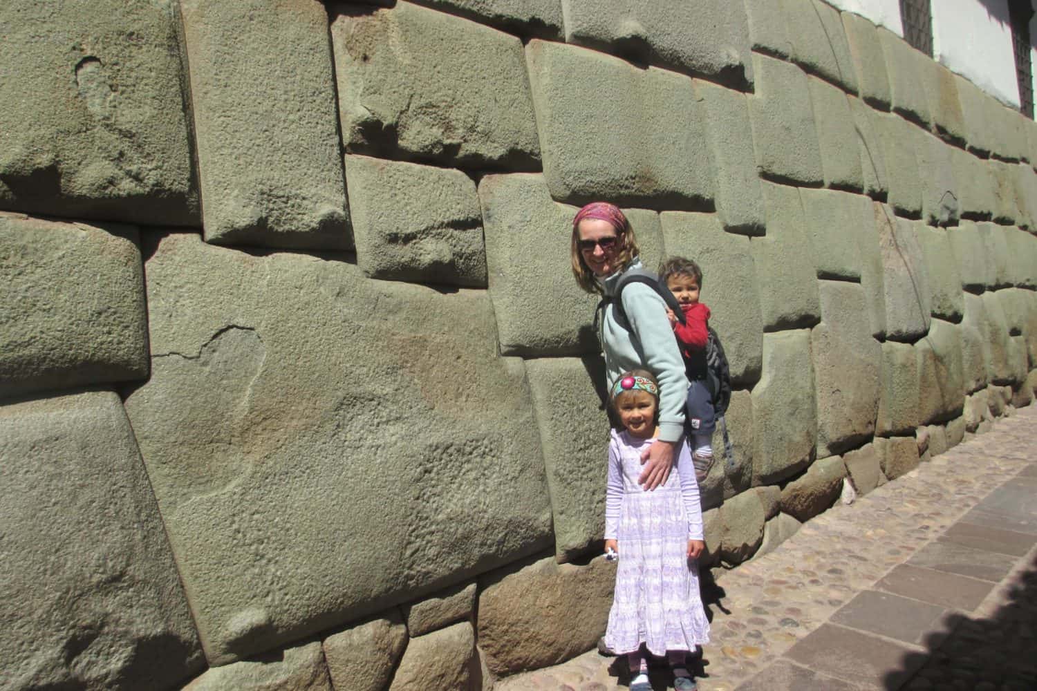 Hatunrumiyoc-12anglestone-cusco-with-kids