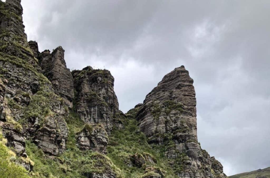 waqrapukara-rock-cliffs