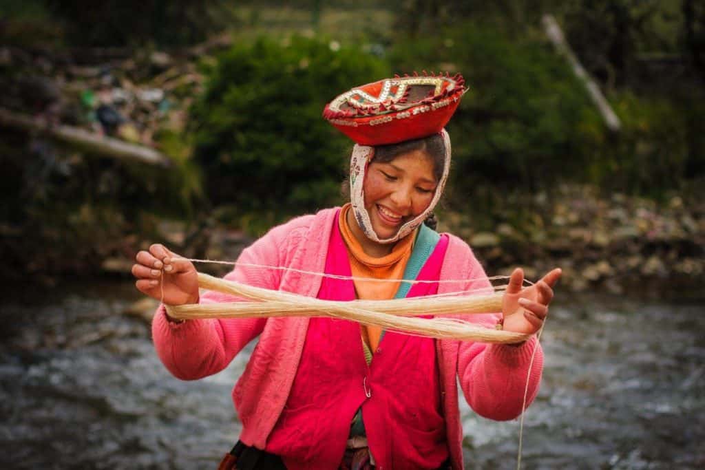 example of sustainable tourism Peru, indigenous woman weaving