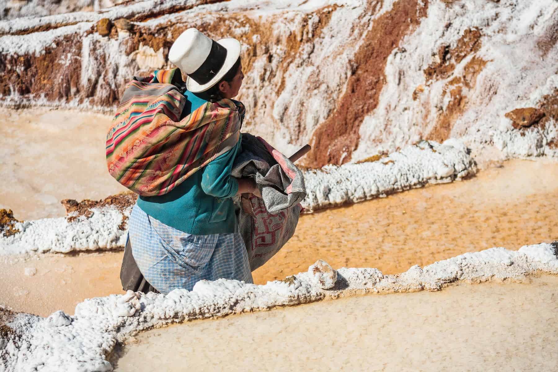 local woman at maras salineras