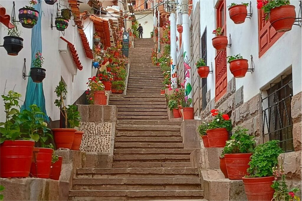 famous street in cusco, calle siete borreguitos