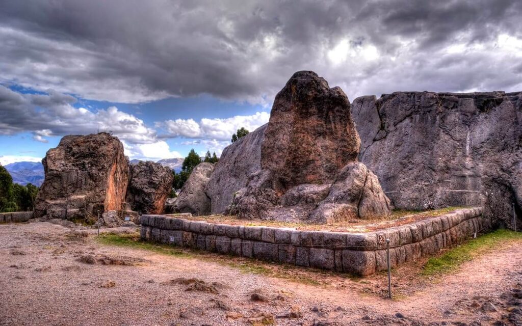 qenqo inca site in cusco