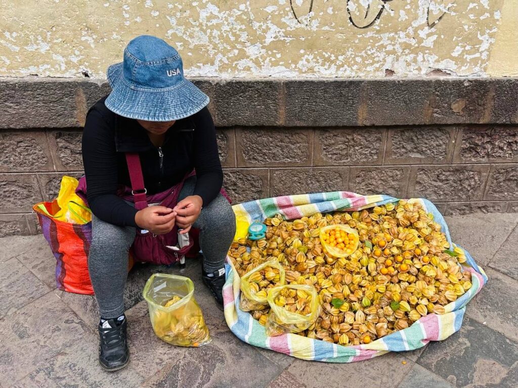 woman selling aguaymanto in the streets
