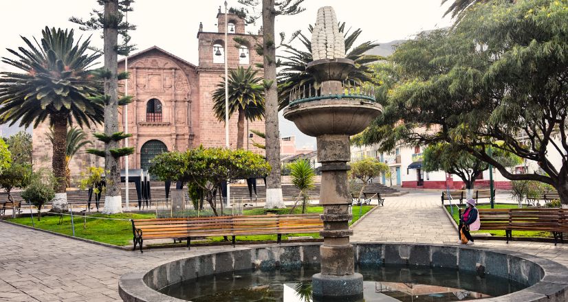 plaza de armas, urubamba, peru